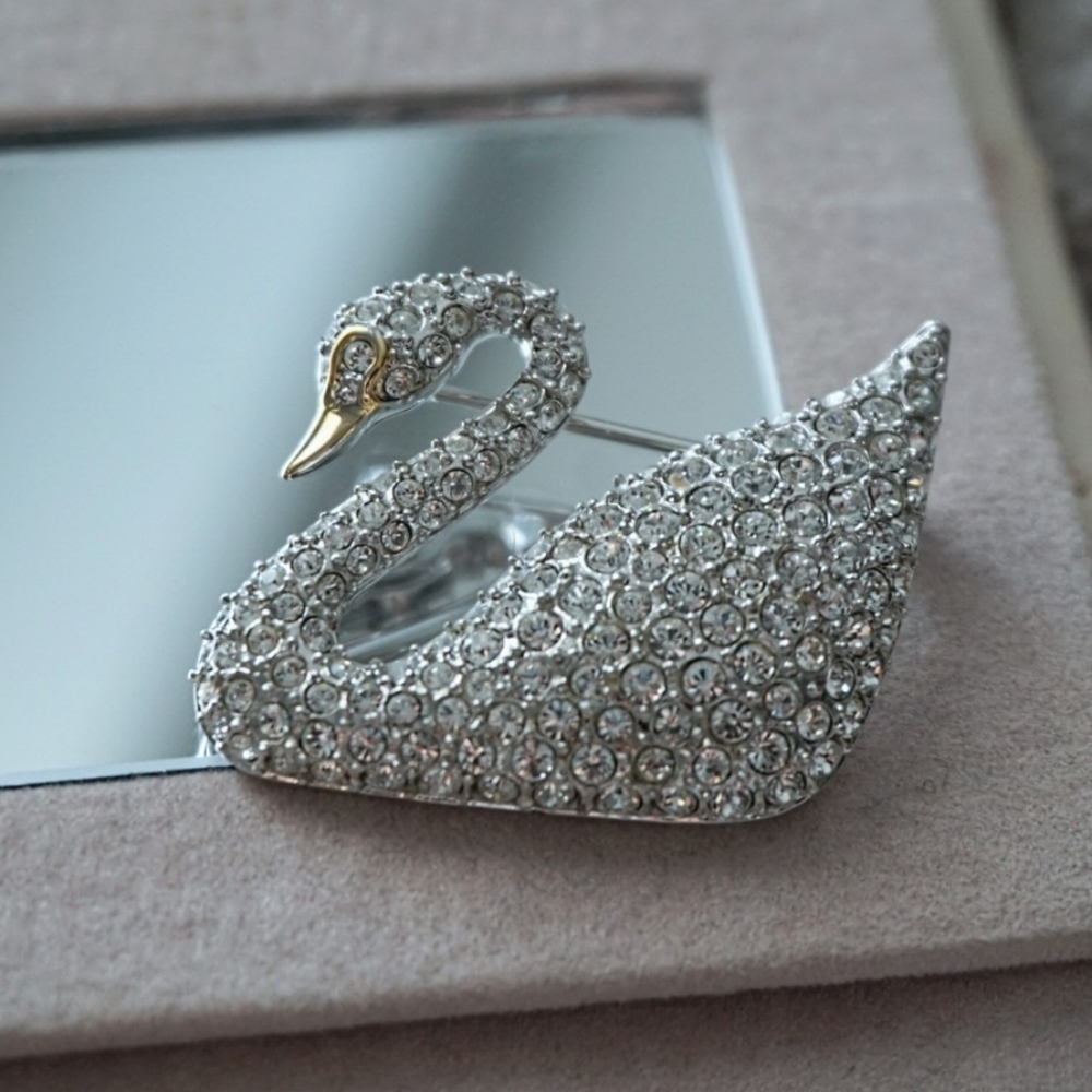 Swarovski Swan Brooch - Picture 7 of 10